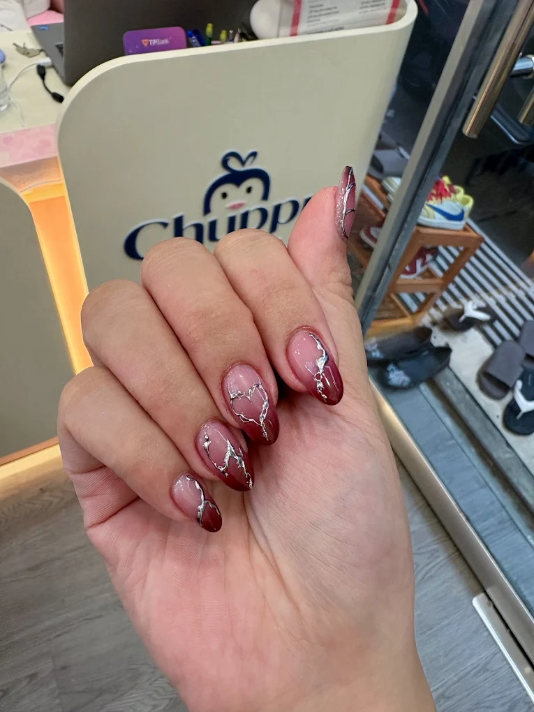 Nail đỏ rượu tráng gương bạc dáng almond